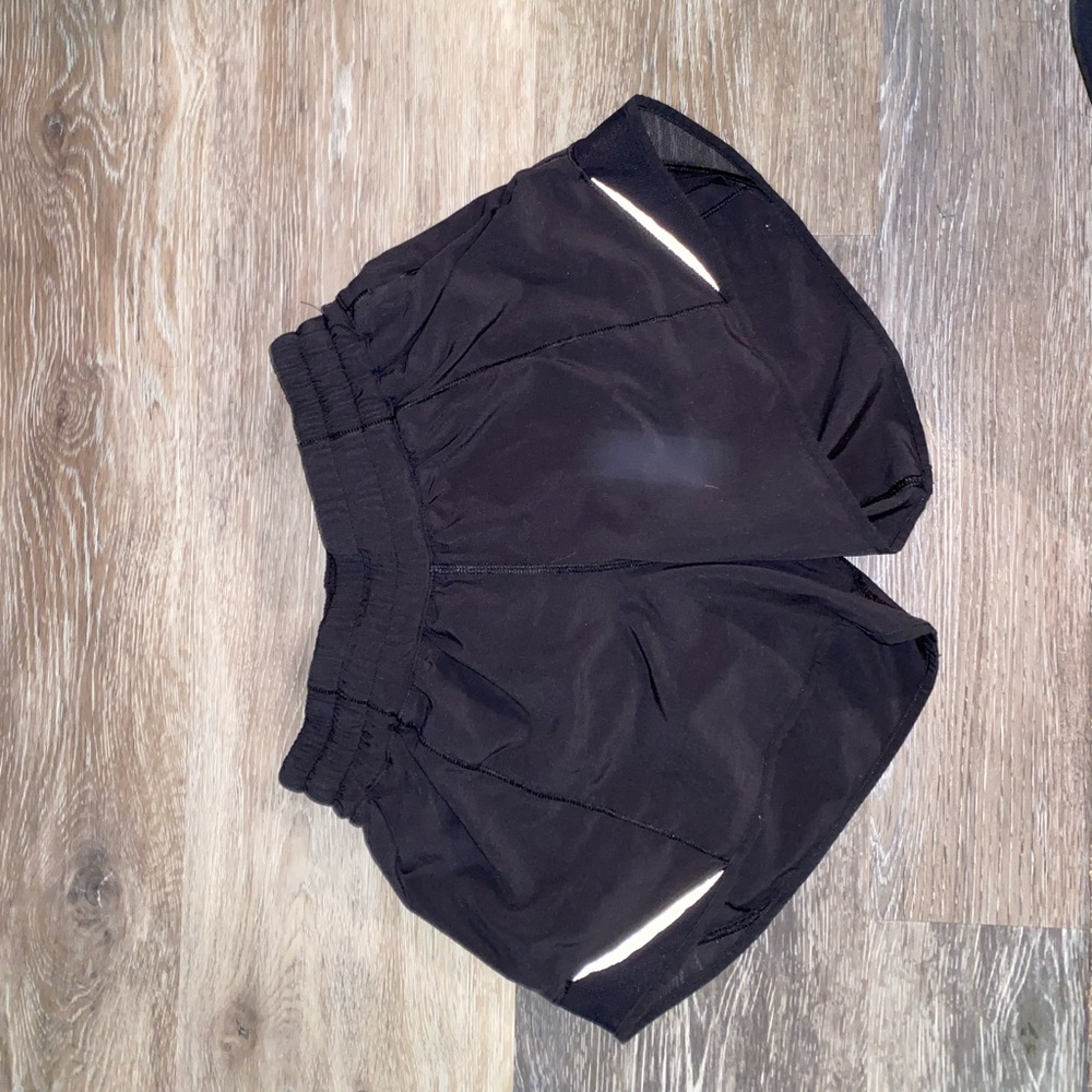 LULULEMON *like new* Hotty Hot Shorts SIZE 4 TALL